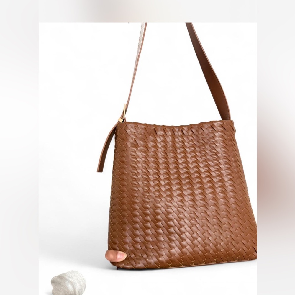 Elegant Brown Woven Leather Shoulder Bag - Picture 3 of 7
